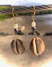Load image into Gallery viewer, MERMAID PEARL DROPS – EARRINGS
