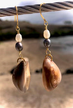 Load image into Gallery viewer, MERMAID PEARL DROPS – EARRINGS