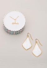 Load image into Gallery viewer, Mel Gold Fin Necklace